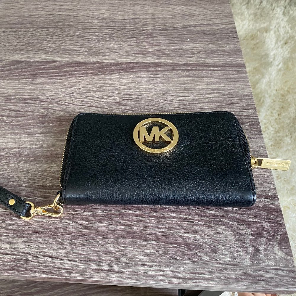 Michael Kors Wallet + Wristlet
